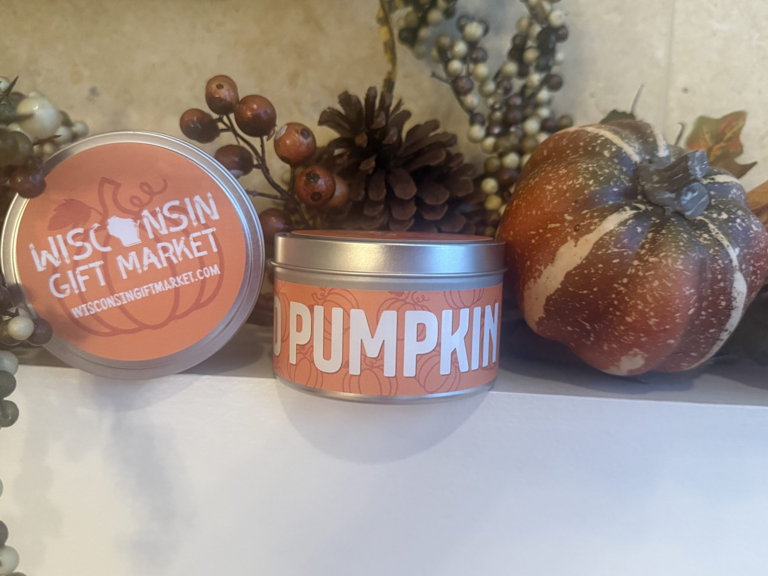 Wisconsin Gift Market Candle Tins (8 oz) - Image 2